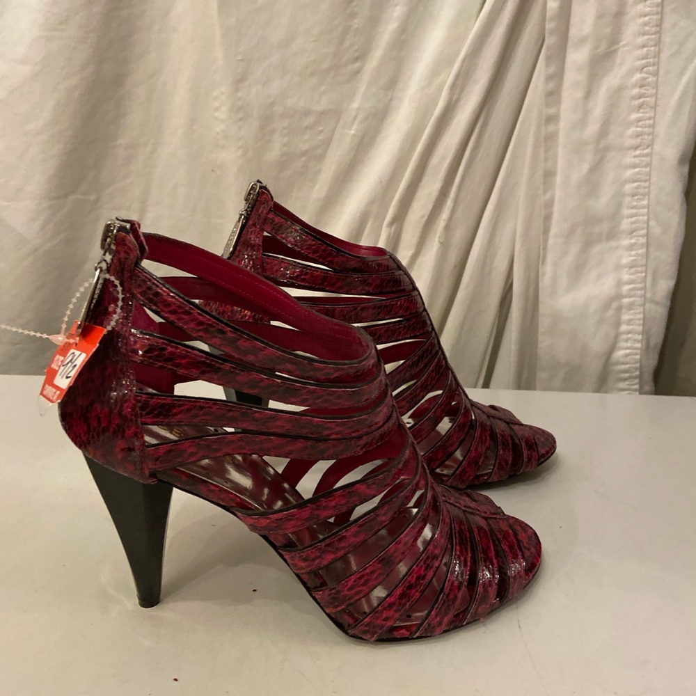 BCB Girls fuchia & black snakeskin heels size 9.5